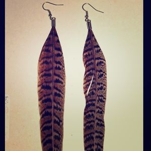 2pairs of Long Falcon Feather Earrings